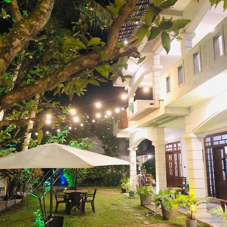 Plantation Surf Inn & Restaurant - Oost-Midigama Buitenkant foto