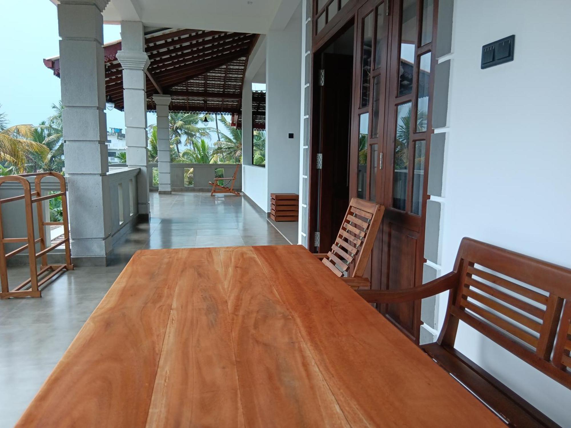 Plantation Surf Inn & Restaurant - Oost-Midigama Buitenkant foto