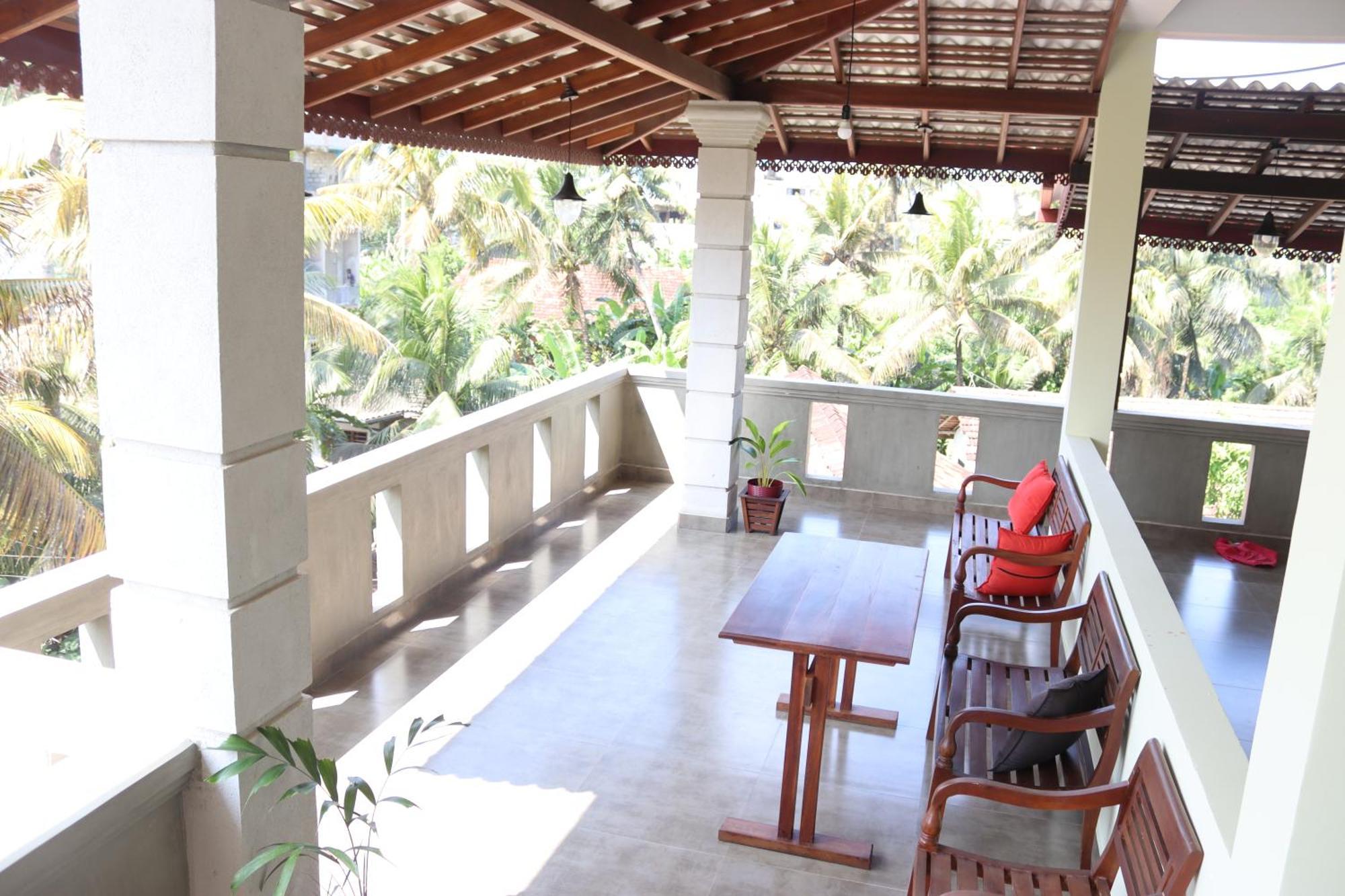 Plantation Surf Inn & Restaurant - Oost-Midigama Buitenkant foto