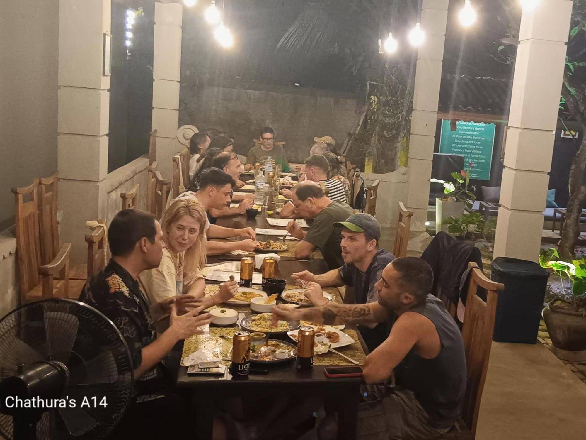 Plantation Surf Inn & Restaurant - Oost-Midigama Buitenkant foto