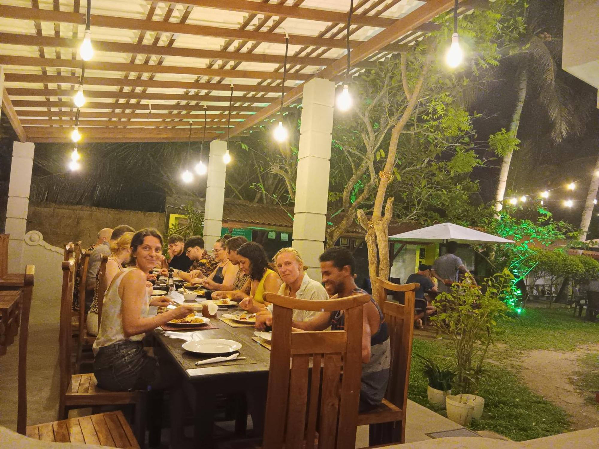 Plantation Surf Inn & Restaurant - Oost-Midigama Buitenkant foto